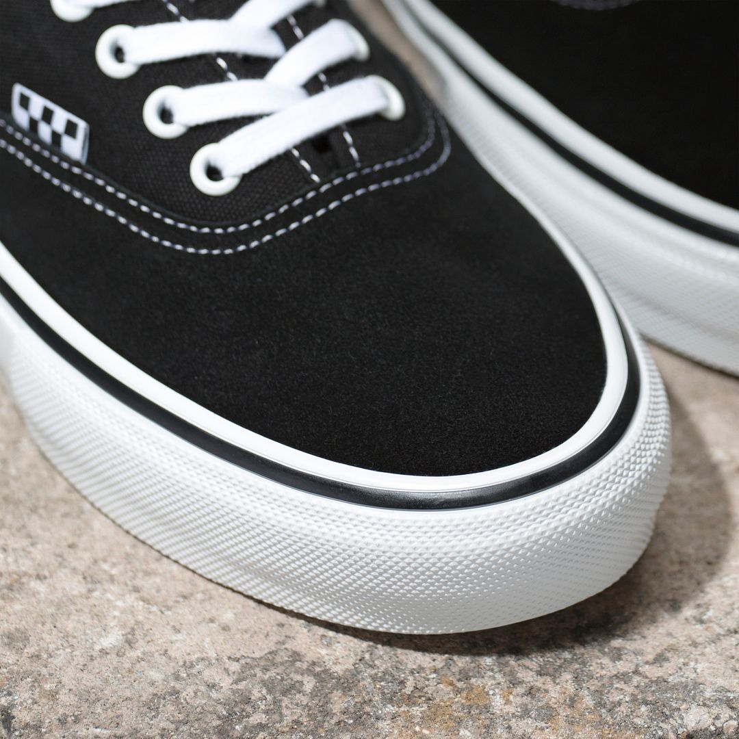 Skate Authentic - Black/White - Town City