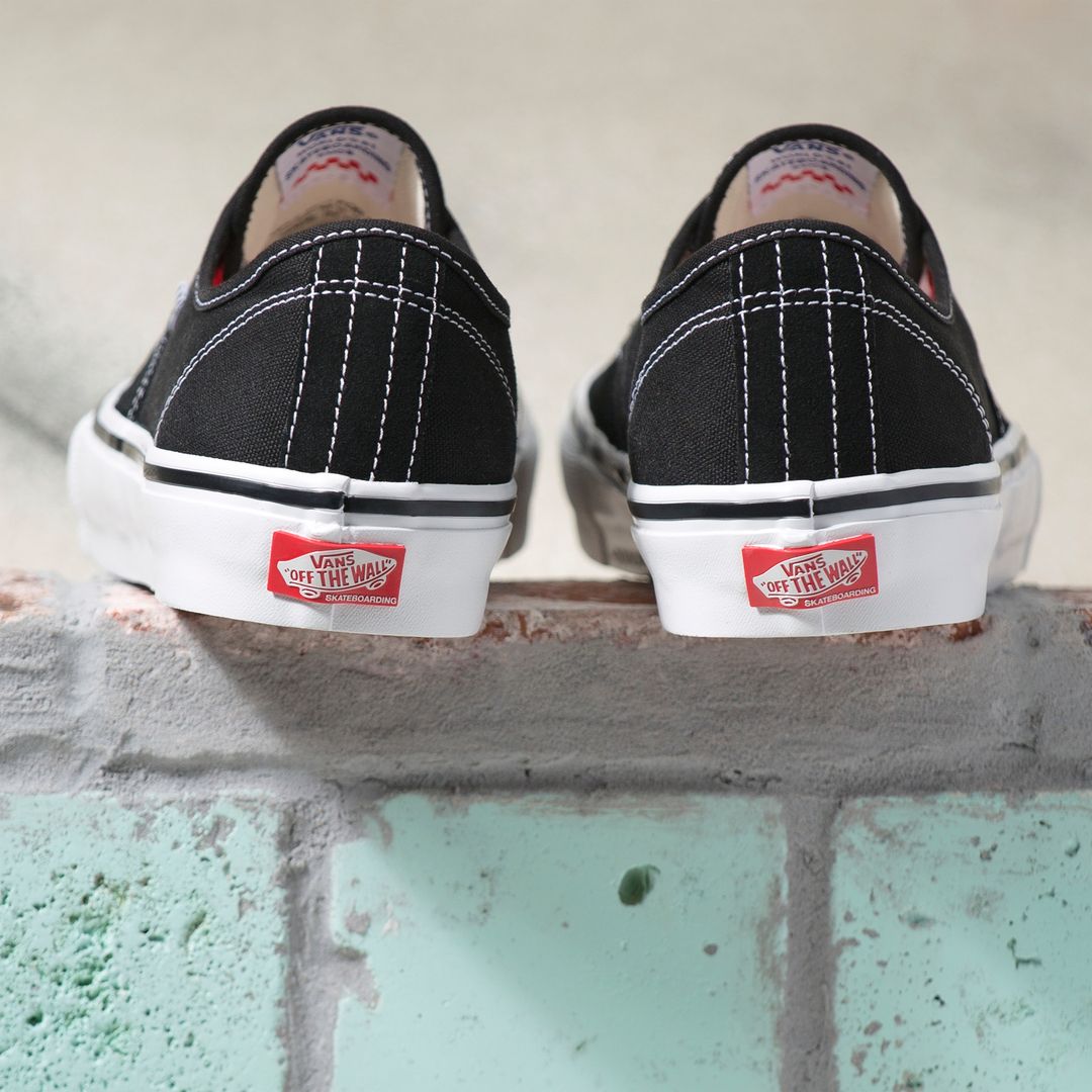 Skate Authentic - Black/White - Town City