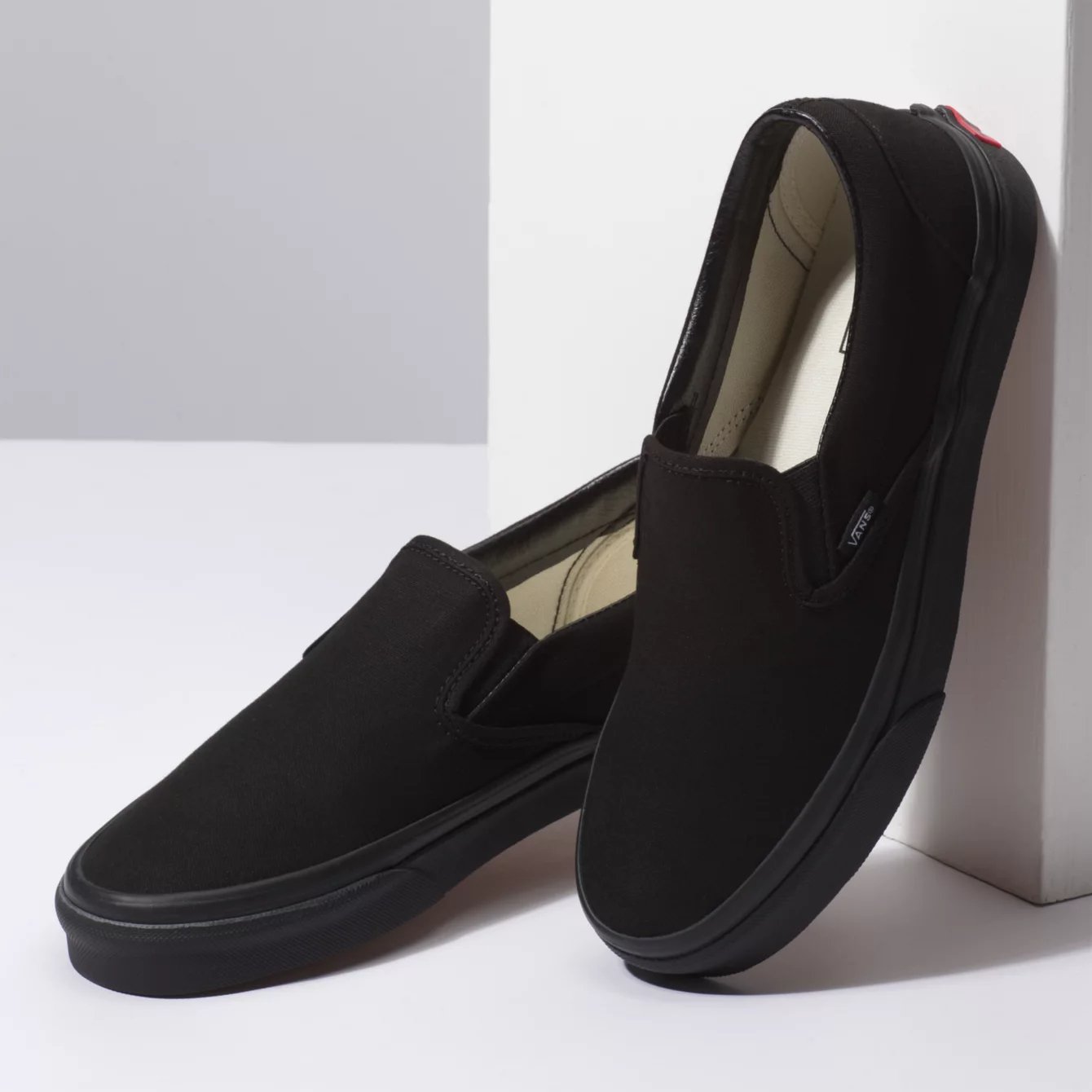 Slip-On - Black/Black - Town City