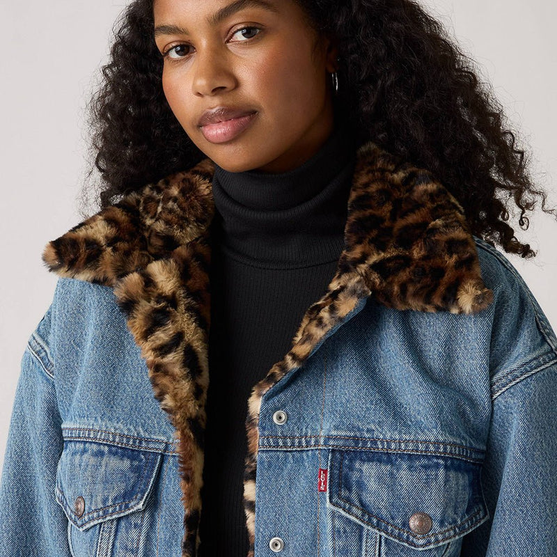 90's Fur Trucker Jacket in Dolly Day Medium Wash - Town City