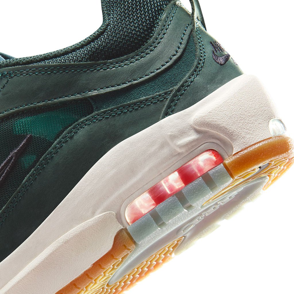 Air Max Ishod in Deep Fir/Black - Fir - Sail - Town City