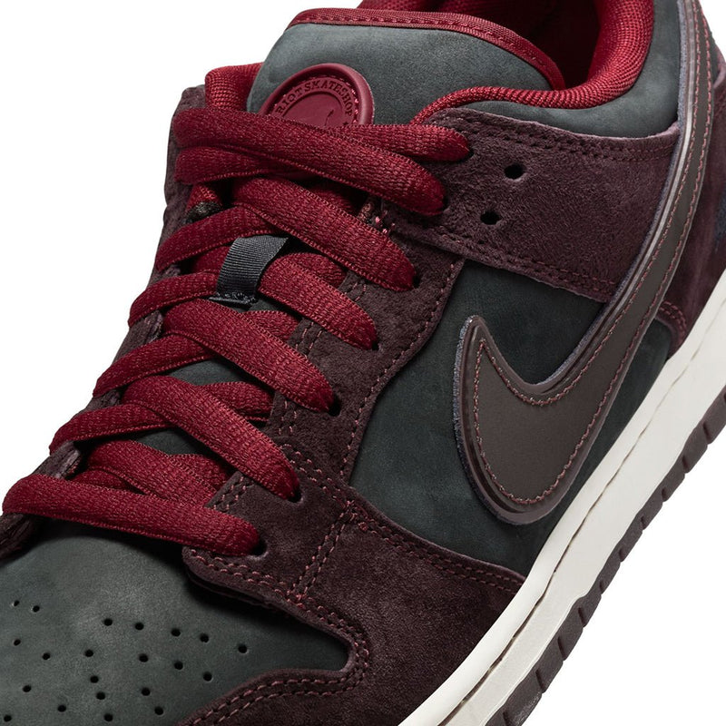 Dunk Low Pro x Riot Skateshop - Mahogany/Dark Beetroot - Team Red - Sail - Town City