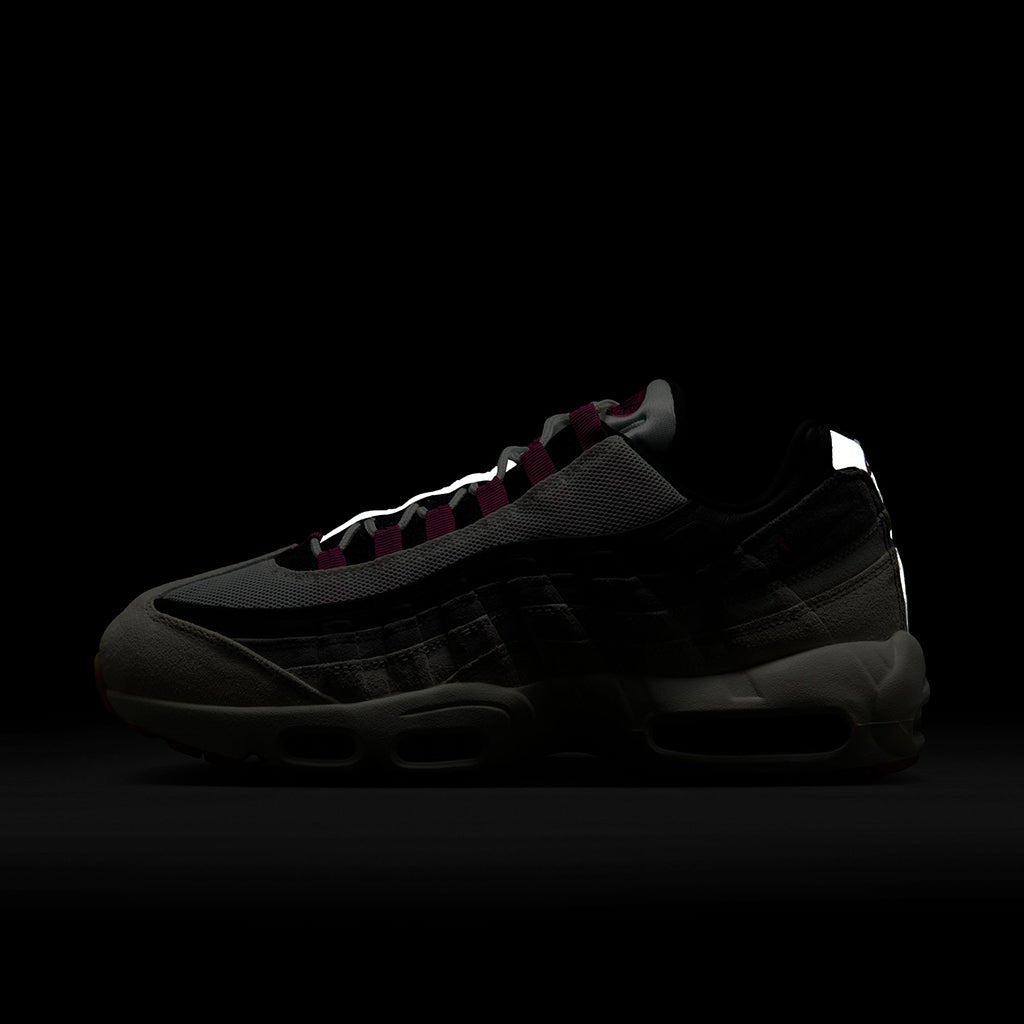 SB Air Max 95 - Summit White/Cactus Flower - Photon Dust - Town City