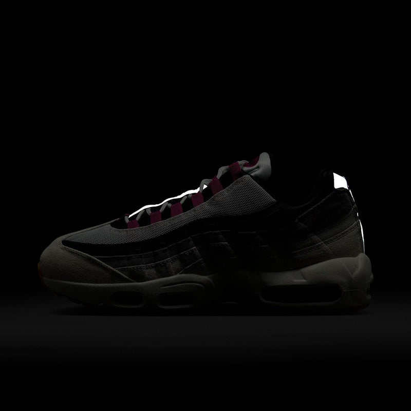 SB Air Max 95 - Summit White/Cactus Flower - Photon Dust - Town City
