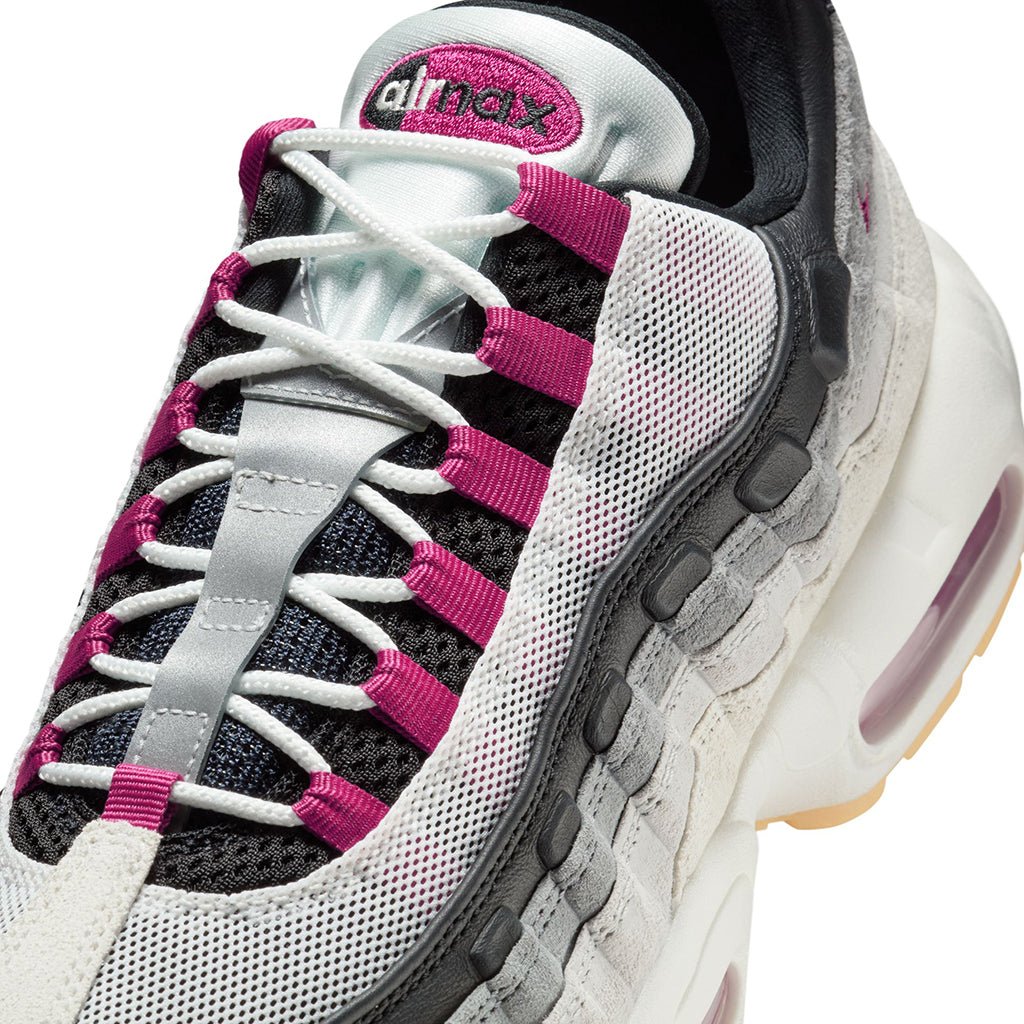 SB Air Max 95 - Summit White/Cactus Flower - Photon Dust - Town City