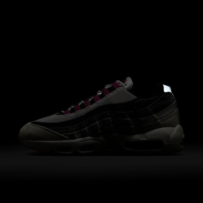 SB Air Max 95 - Summit White/Cactus Flower - Photon Dust - Town City